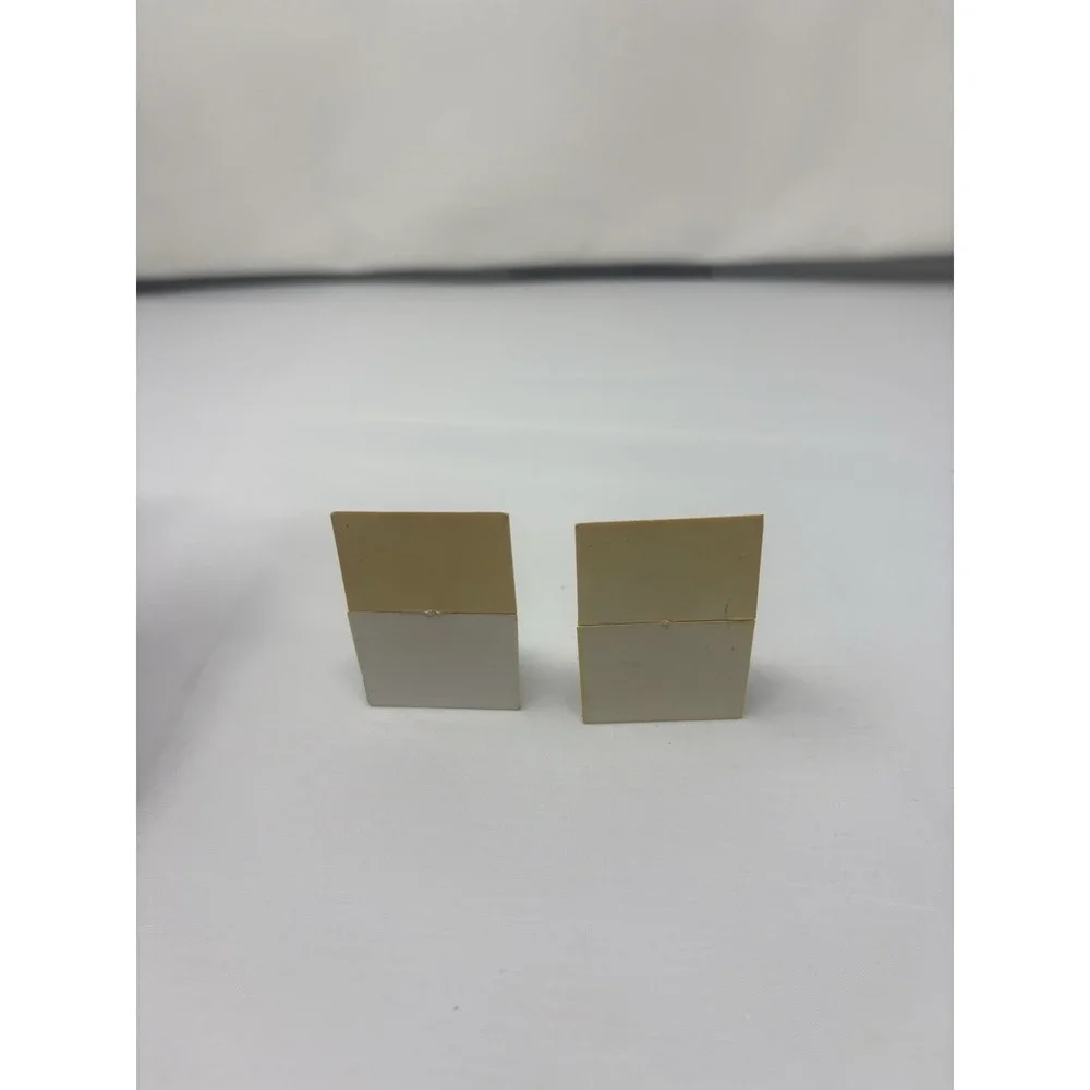 Retro‎ Beige White Half Circle Hard Plastic Salt & Pepper Shaker Set MCM Kitsch